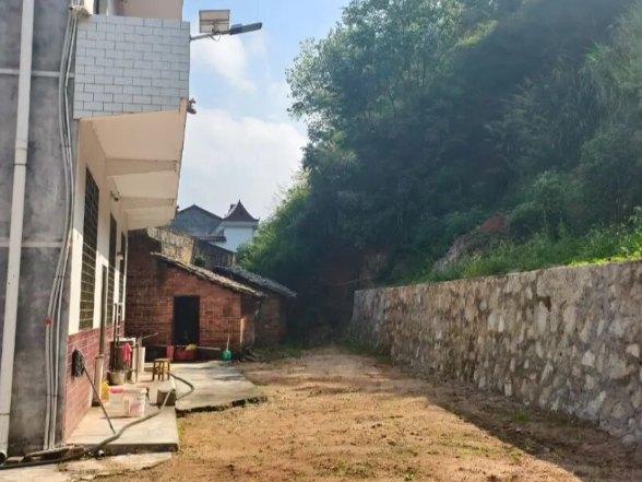 靶向整治除隐患 筑牢安居防护网｜我县切坡建房地质灾害隐患治理全面完工