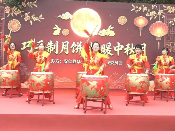 华王乡天际村开展中秋手工月饼制作暨文化娱乐主题活动