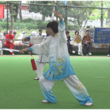 以太极促和谐 以运动享安康