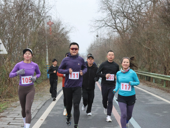 安仁县第四届稻田公园半程马拉松欢乐开跑！
