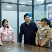 情暖三八节 关怀润心田