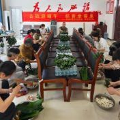 小粽子包出大民生 小阵地释放大效能
