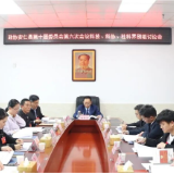 出席政协安仁县第十届委员会第六次会议的委员开展分组讨论