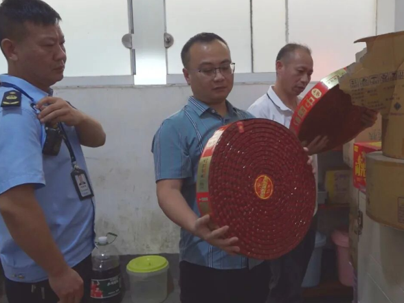 我县查处非法储存烟花爆竹案件