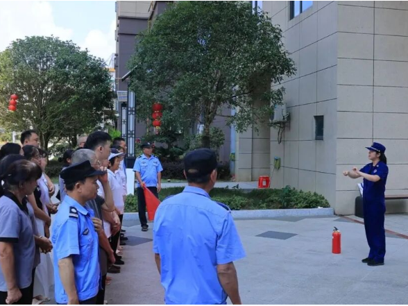 县消防救援局开展小区消防培训 筑牢居民平安“防火墙”