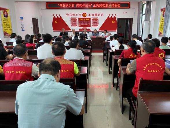 “书香润乡村 阅读伴成长”全民阅读活动走进龙市乡