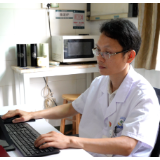 何飞：深耕重症一线十二载 仁心笃行守护生命防线