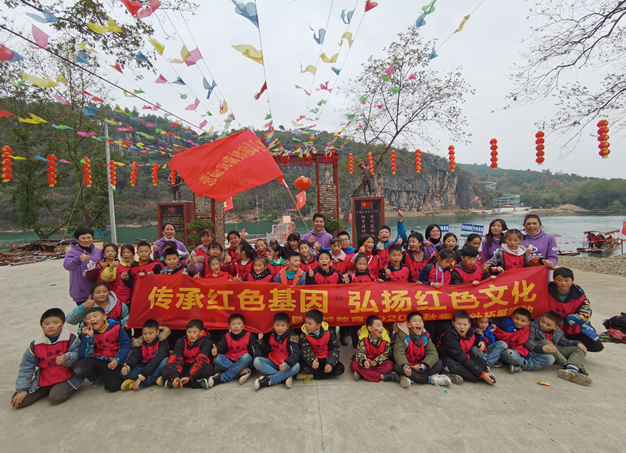 道县民办学校组织青少年开展红色主题团建活动