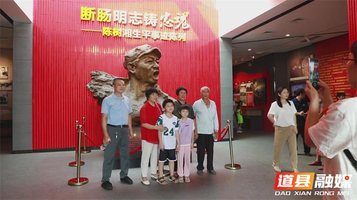 1003道县：国庆迎来红色旅游热 (1)_副本1.jpg