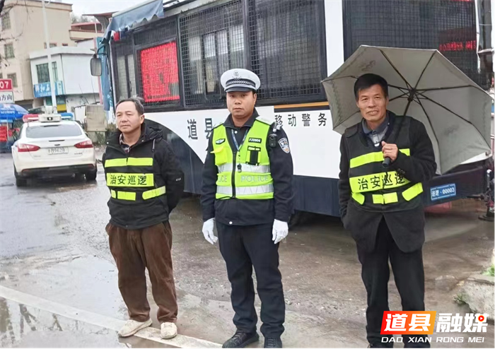 党委副书记、镇长李昊璋带领导党员干部在207国道排查安全隐患
风雨无阻保畅通