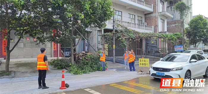 0914道县公路部门：开展路域环境治理  为“双节”保驾护航001_副本.png