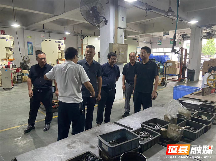0909清塘镇赴东莞成立流动党员党支部暨招商引资工作02_副本.png