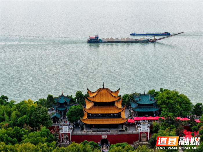 1011秋夜洞庭:足球与诗意的交响华章01_副本.png 1011秋夜洞庭:足球与诗意的交响华章01_副本.png