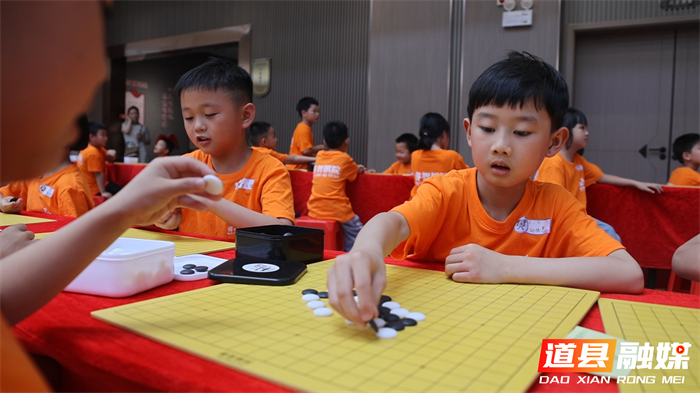 0518“龙腾潇湘 活力道州” 道县小棋王围棋赛激情开赛 (2)_副本1.jpg