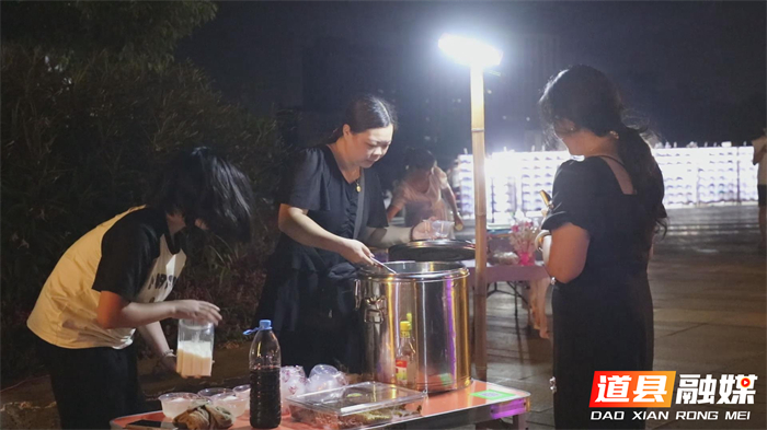 0729道县：地摊“小经济”激活民生“大舞台” (4)_副本1.jpg