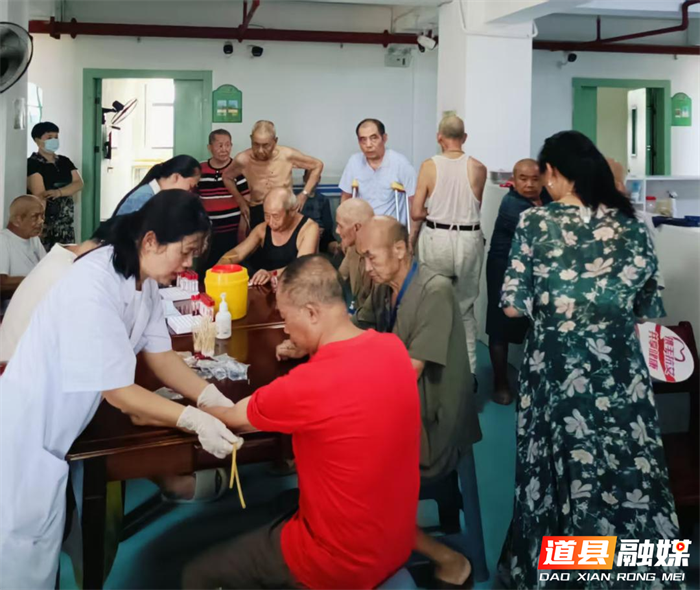 0815关爱老年人健康，共抗艾滋病-------道县疾控中心深入颐养中心开展老年人艾滋病防治宣传活动02_副本1.png