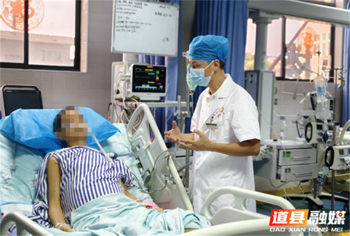 0818最美医师︱道县中医医院刘友主：做生命的守护者 重症的领航人02_副本.png