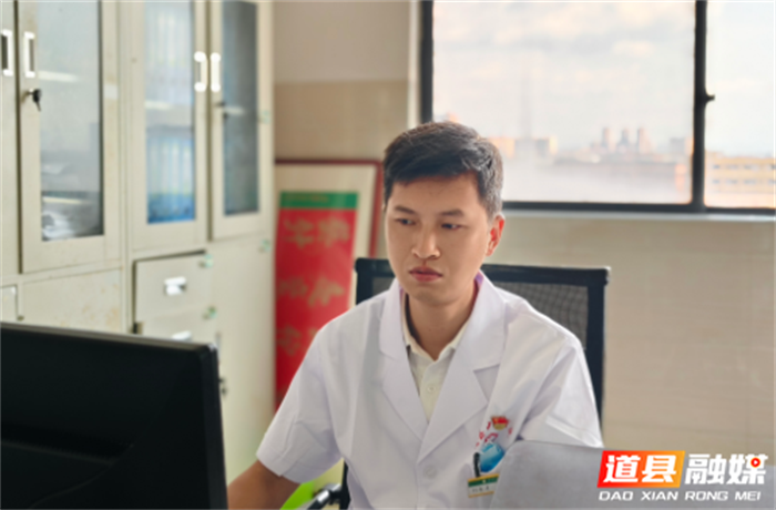 0818最美医师︱道县中医医院刘友主：做生命的守护者 重症的领航人01_副本.png