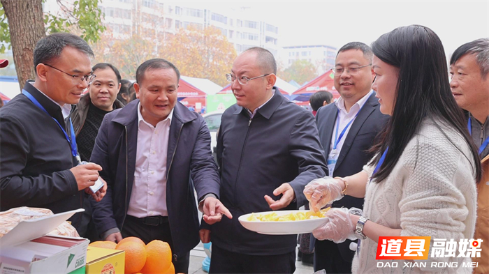 0101道州脐橙亮相永州年货节 供销新机制助力乡村振兴 (13)_副本.jpg 0101道州脐橙亮相永州年货节 供销新机制助力乡村振兴 (13)_副本.jpg