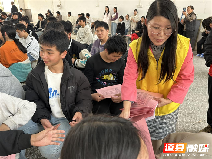 0102道县：筑牢安全防线 守护青春校园03_副本.png