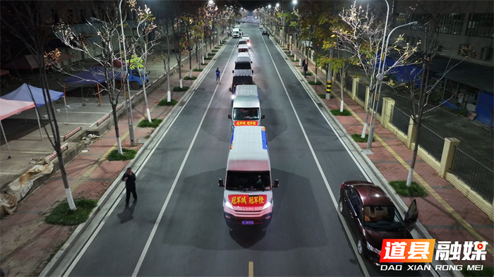 0108“广告牌狂飙”燃起跨省情谊 永州道县千里送橙 答谢苏鄂球迷深情厚谊05_副本1.png