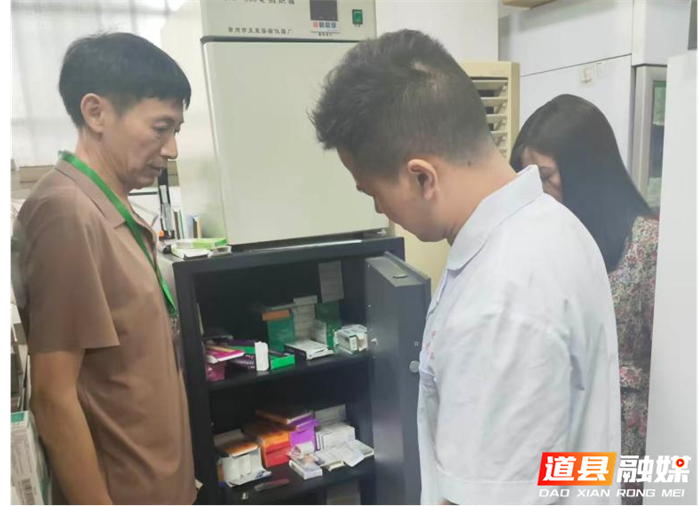 1001道县中医医院开展国庆节前药品安全专项巡查行动01_副本.png
