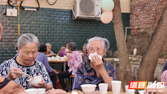 1019道县：党建引领办起惠民食堂 “劳动积分”激活基层治理 (1)_副本.jpg