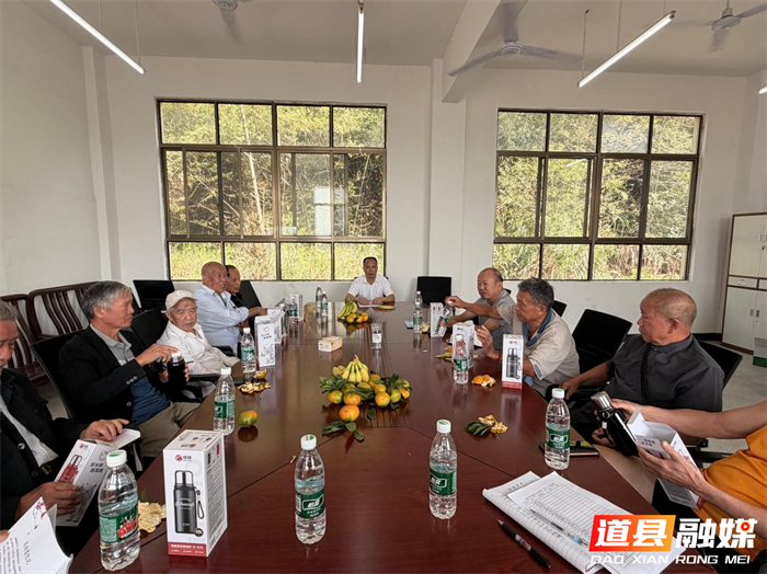 1019情暖重阳致敬芳华 薪火相传共话发展——道县四马桥镇中学举行2026年重阳节退休教师座谈会01_副本.png