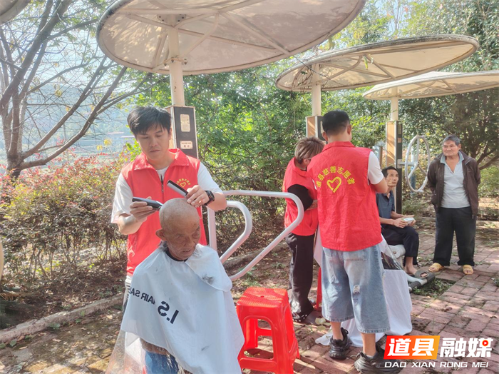 1019义剪义诊送关怀 农具走秀庆重阳——道县横岭瑶族乡菖路村敬老活动乡土味浓01_副本.png