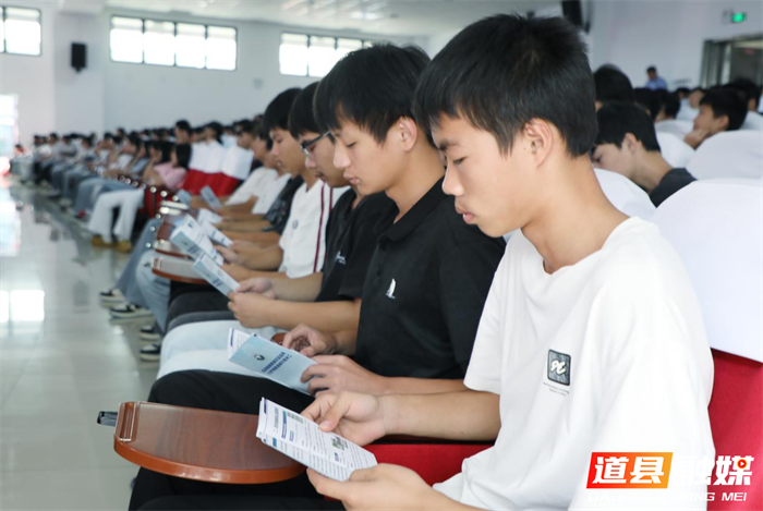 1019拧紧“防毒阀” 守护青春不“毒行——永州工贸学校（道州技工学校）开展禁毒宣传讲座05_副本.png