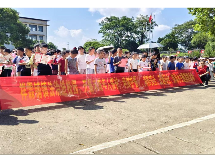 法治宣讲进校园 筑牢未成年人假期安全防线