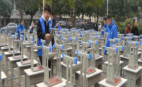 视频 | 江苏常州奥智球迷会向道县午田学校捐赠235套课桌椅