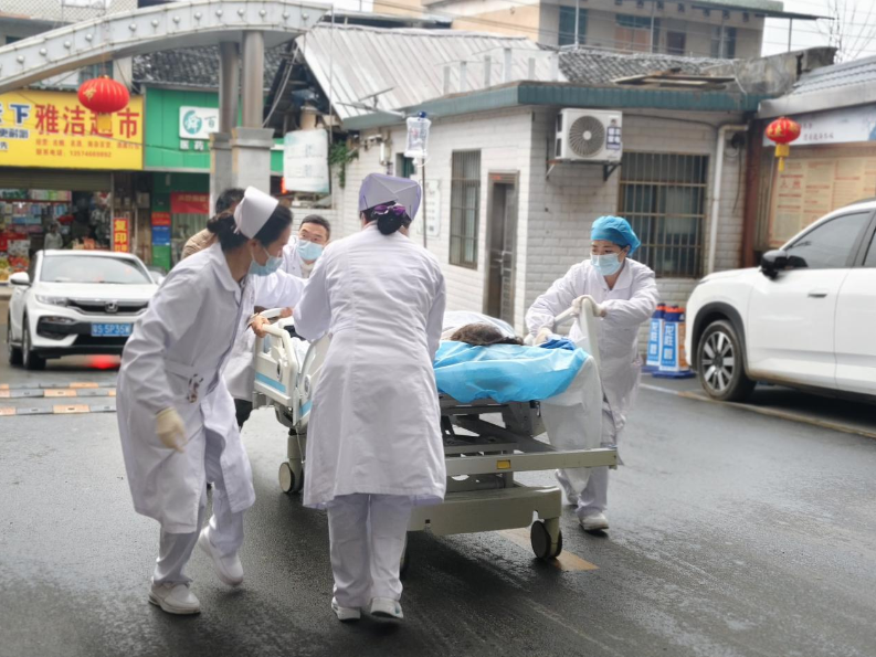 【春节我在岗】143趟次“生死时速”！直击道县中医医院急诊120的别样春节