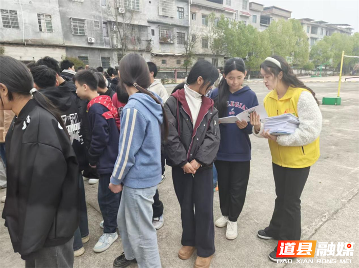 0317道县：法治灯塔引航程 护航青春助成长03_副本.png