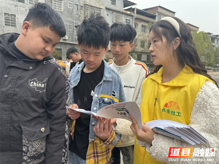 0317道县：法治灯塔引航程 护航青春助成长02_副本.png