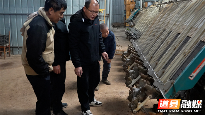 0302道县:技术服务送上门 检修农机备春耕 (5)_副本.jpg 0302道县:技术服务送上门 检修农机备春耕 (5)_副本.jpg