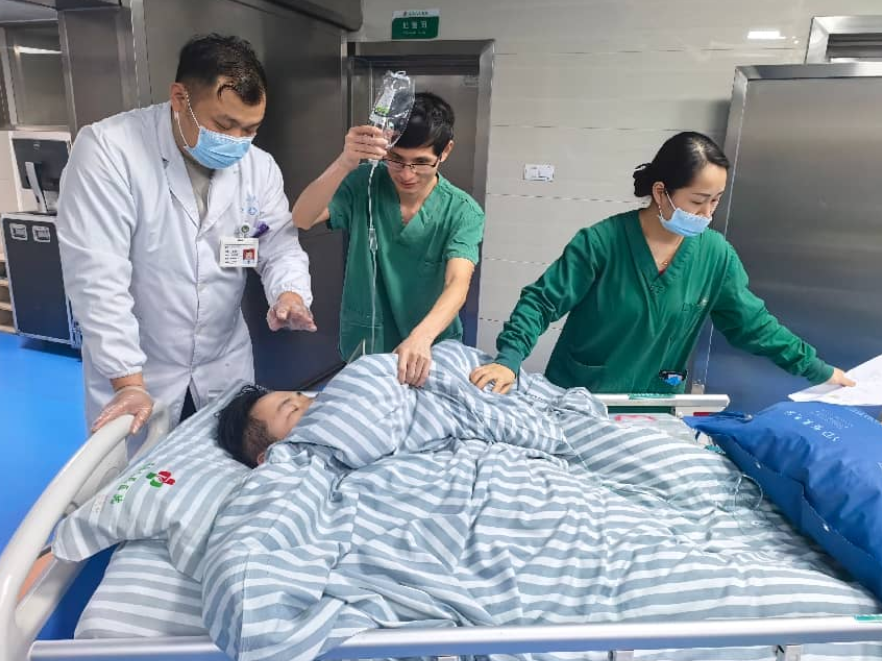 25岁小伙突发心脏骤停  道县人民医院极速施救抢回年轻生命