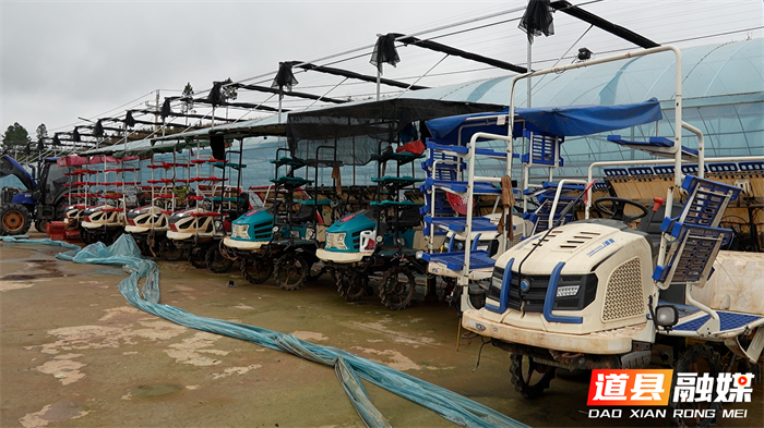 0302道县:技术服务送上门 检修农机备春耕 (3)_副本.jpg 0302道县:技术服务送上门 检修农机备春耕 (3)_副本.jpg