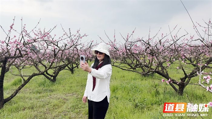 0320道县：桃花盛开迎客来  田园春光醉游人 (3)_副本.jpg