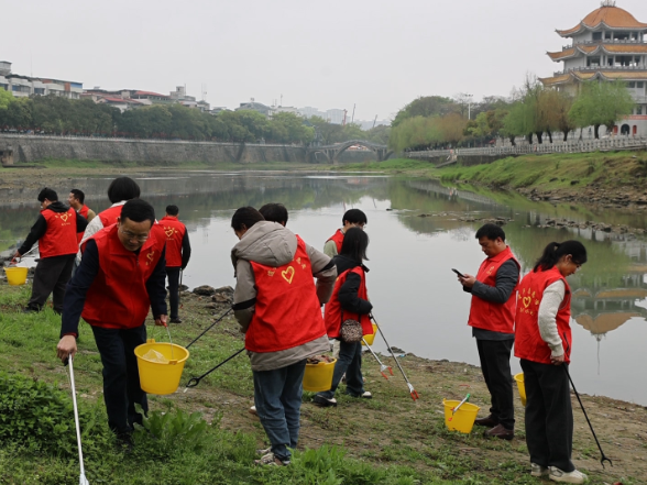 道县：节水护水在行动   净滩宣传共护水清岸绿