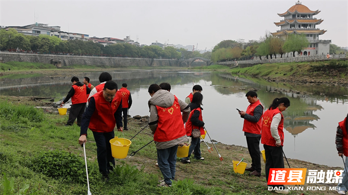 0323道县：节水护水在行动 净滩宣传共护水清岸绿 (5)_副本.jpg