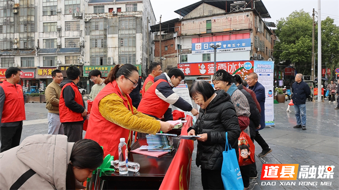0323道县：节水护水在行动 净滩宣传共护水清岸绿 (1)_副本.jpg