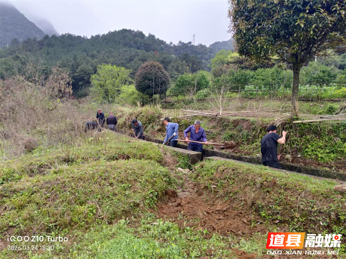 0325道县清塘镇：干群合力清淤忙 通渠保灌助春耕02_副本.png