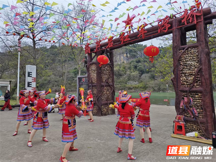 0304道县：志愿红点亮元宵夜 雷锋情温暖瑶乡寨01_副本.png