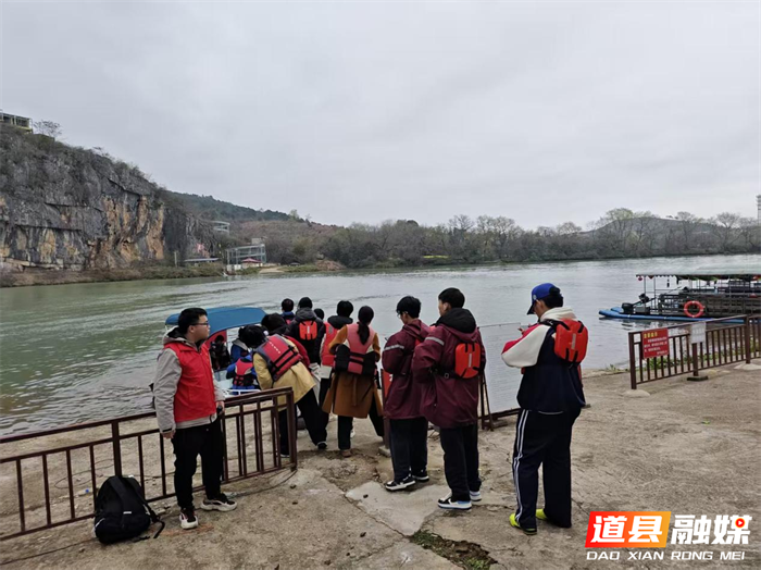 0304道县：志愿红点亮元宵夜 雷锋情温暖瑶乡寨03_副本.png