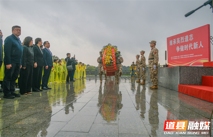 0403 2026年湖南省未成年人“传承红色基因·清明祭英烈”主题活动在道县陈树湘红色文化园举行01_副本1.jpg