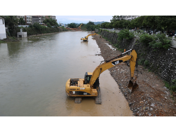 道县：清淤疏浚保畅通  龙船赛道焕新颜