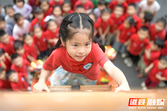 2026年5月12日是第18个全国防灾减灾日，道县消防救援大队邀请当地幼儿园孩子们走进消防营区开展防灾减灾教育主题活动，通过学习消防安全知识、体验消防车和消防水枪等形式，向孩子们普及防灾减灾知识，增强安全防范意识。