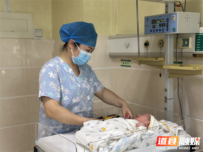 0514一袭白衣托举新生 十六年坚守护佑母婴安全——记道县人民医院助产士何连元02_副本.png 0514一袭白衣托举新生 十六年坚守护佑母婴安全——记道县人民医院助产士何连元02_副本.png