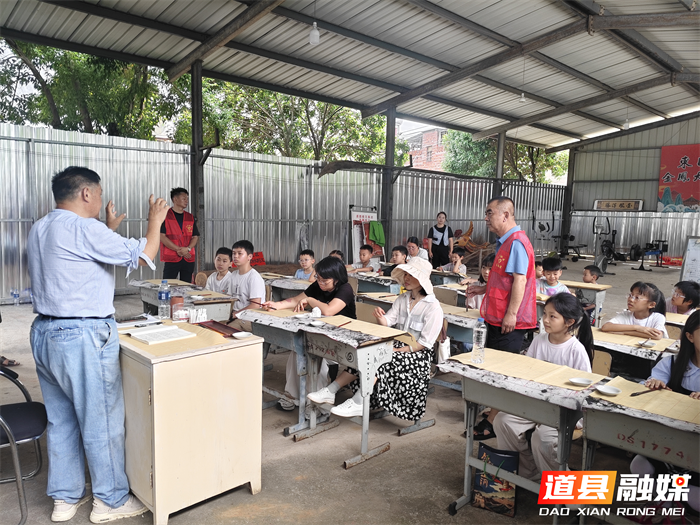 0518道县东门街道:公益书法润民心 架起党群连心桥02_副本.png 0518道县东门街道:公益书法润民心 架起党群连心桥02_副本.png